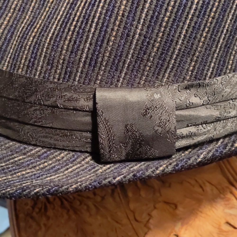 Navy pinstriped fedora - Picture 3 of 3